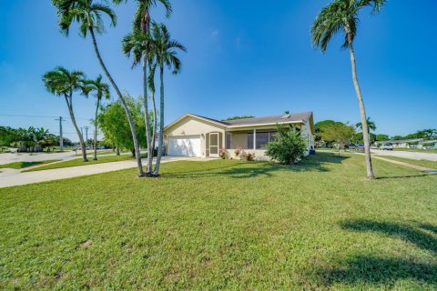 House in Boca Raton, Florida 4 bedrooms, 139.35 sq.m. № 2416200 - photo 8