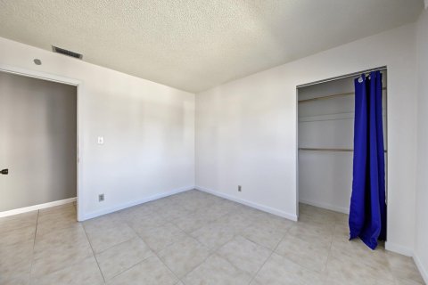 House in Boca Raton, Florida 4 bedrooms, 139.35 sq.m. № 2416200 - photo 27