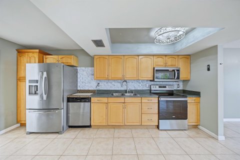 House in Boca Raton, Florida 4 bedrooms, 139.35 sq.m. № 2416200 - photo 23
