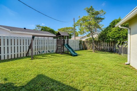 House in Boca Raton, Florida 4 bedrooms, 139.35 sq.m. № 2416200 - photo 4