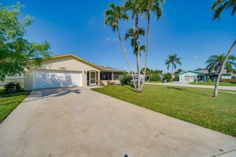House in Boca Raton, Florida 4 bedrooms, 139.35 sq.m. № 2416200 - photo 5