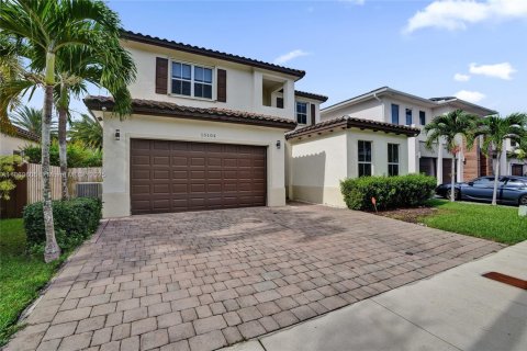 House in Miami, Florida 5 bedrooms, 334.08 sq.m. № 1895963 - photo 5