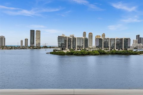 Condo in Aventura, Florida, 4 bedrooms № 2025707 - photo 17