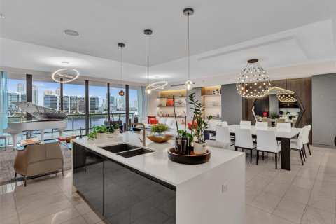 Condo in Aventura, Florida, 4 bedrooms № 2025707 - photo 11