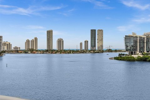 Condo in Aventura, Florida, 4 bedrooms № 2025707 - photo 18