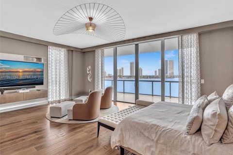 Condo in Aventura, Florida, 4 bedrooms № 2025707 - photo 24