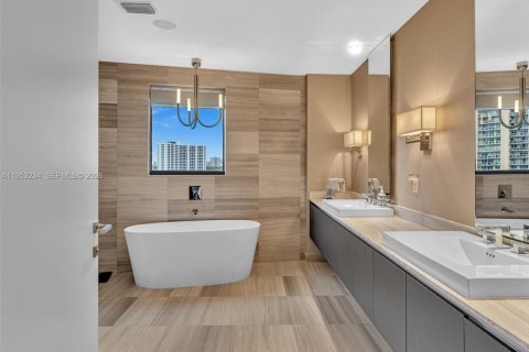 Condo in Aventura, Florida, 4 bedrooms № 2025707 - photo 30
