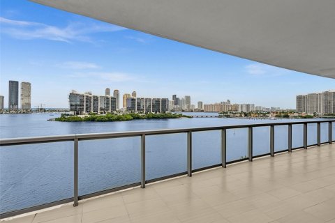 Condo in Aventura, Florida, 4 bedrooms № 2025707 - photo 16