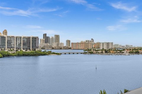 Condo in Aventura, Florida, 4 bedrooms № 2025707 - photo 19