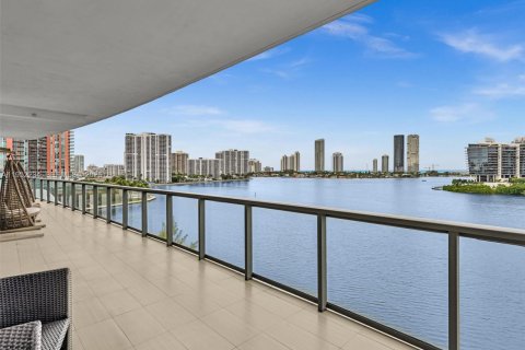 Condo in Aventura, Florida, 4 bedrooms № 2025707 - photo 15