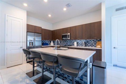 House in Miramar, Florida 5 bedrooms, 337.51 sq.m. № 1867179 - photo 9