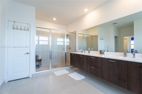 House in Miramar, Florida 5 bedrooms, 337.51 sq.m. № 1867179 - photo 23