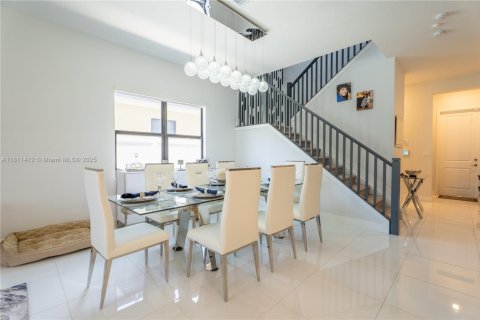 House in Miramar, Florida 5 bedrooms, 337.51 sq.m. № 1867179 - photo 8