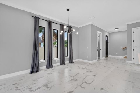 Touwnhouse à vendre à Tampa, Floride: 3 chambres, 181.35 m2 № 2349532 - photo 5