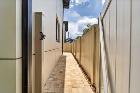 Touwnhouse à vendre à Tampa, Floride: 3 chambres, 181.35 m2 № 2349532 - photo 10