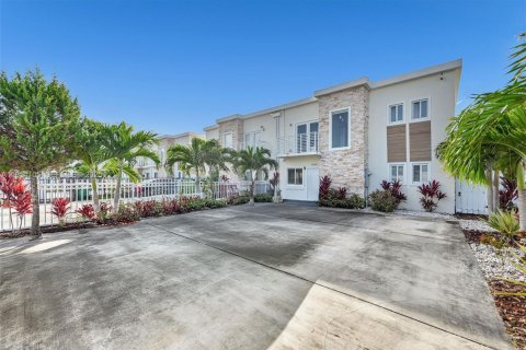 Villa ou maison à vendre à Homestead, Floride: 4 chambres, 137.12 m2 № 2082413 - photo 2
