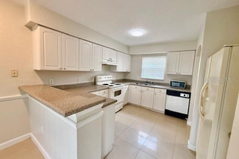 Adosado en alquiler en Kissimmee, Florida, 2 dormitorios, 133.04 m2 № 1910675 - foto 2