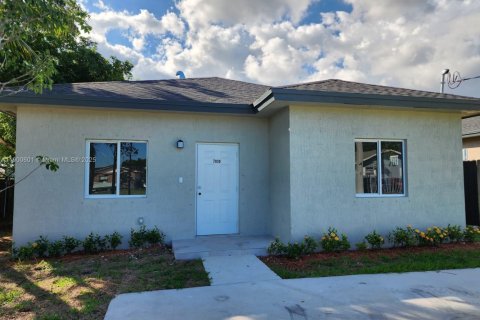 Casa en venta en Miami, Florida, 3 dormitorios, 116.13 m2 № 1951999 - foto 1