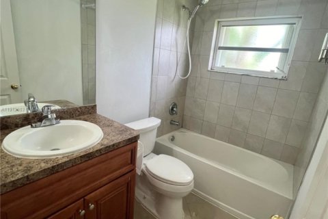 House in Fort Myers, Florida 3 bedrooms, 122.07 sq.m. № 1969382 - photo 13