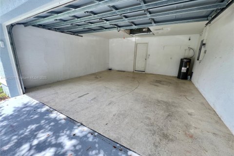 House in Fort Myers, Florida 3 bedrooms, 122.07 sq.m. № 1969382 - photo 28