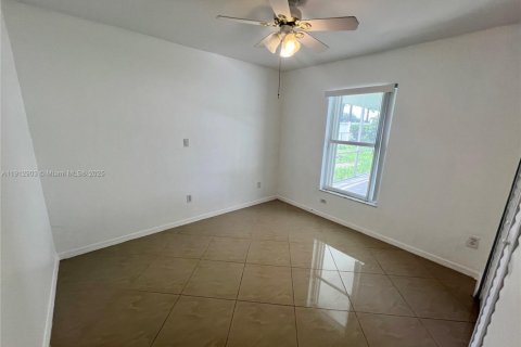 House in Fort Myers, Florida 3 bedrooms, 122.07 sq.m. № 1969382 - photo 18