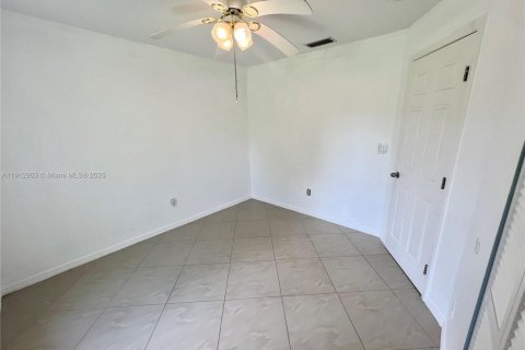 House in Fort Myers, Florida 3 bedrooms, 122.07 sq.m. № 1969382 - photo 17