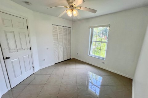 House in Fort Myers, Florida 3 bedrooms, 122.07 sq.m. № 1969382 - photo 15