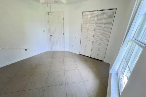 House in Fort Myers, Florida 3 bedrooms, 122.07 sq.m. № 1969382 - photo 16