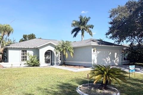House in Fort Myers, Florida 3 bedrooms, 122.07 sq.m. № 1969382