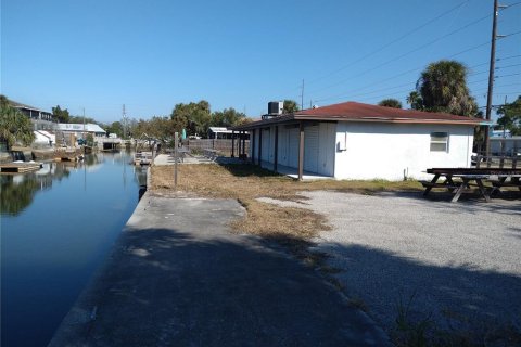 Commercial property in Hudson, Florida 115.11 sq.m. № 2118455 - photo 11