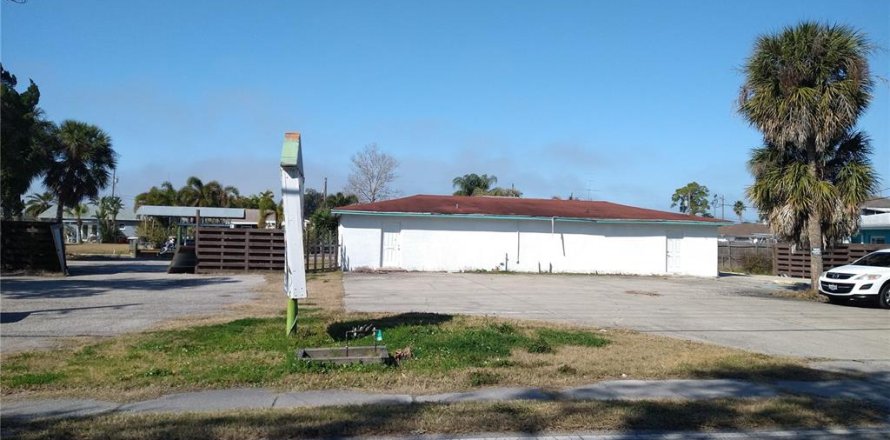 Commercial property in Hudson, Florida 115.11 sq.m. № 2118455