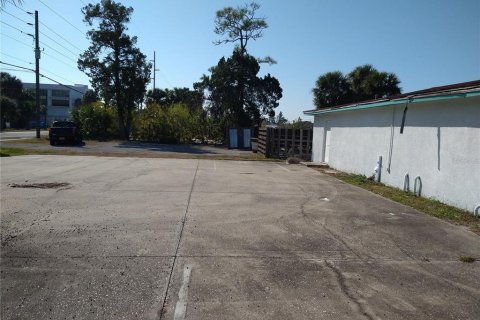Commercial property in Hudson, Florida 115.11 sq.m. № 2118455 - photo 8