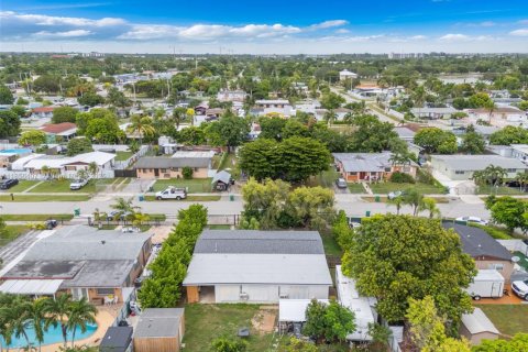 House in Homestead, Florida 4 bedrooms, 157.38 sq.m. № 1887865 - photo 4