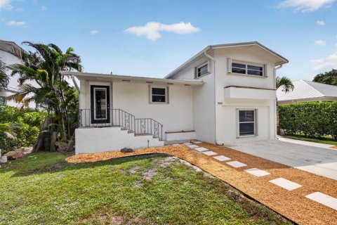 Villa ou maison à louer à Hobe Sound, Floride: 3 chambres, 129.6 m2 № 2399754 - photo 5