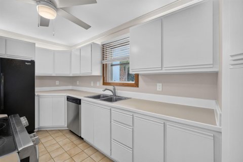 Villa ou maison à louer à Hobe Sound, Floride: 3 chambres, 129.6 m2 № 2399754 - photo 16