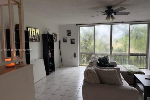 Снять в аренду кондоминиум в Корал-Спрингс, Флорида 2 спальни, 125.42м2, № 2008823 - фото 4