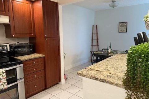 Снять в аренду кондоминиум в Корал-Спрингс, Флорида 2 спальни, 125.42м2, № 2008823 - фото 6