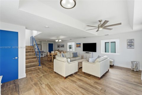 House in Key Largo, Florida 3 bedrooms, 167.6 sq.m. № 2411980 - photo 22
