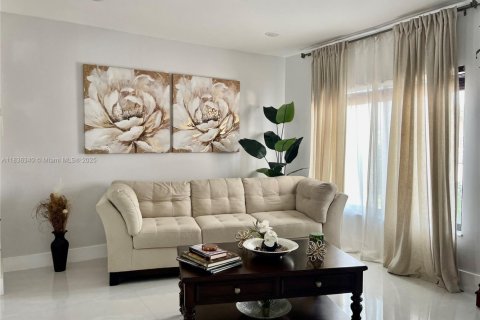 House in Miami, Florida 4 bedrooms, 208.38 sq.m. № 1872116 - photo 7