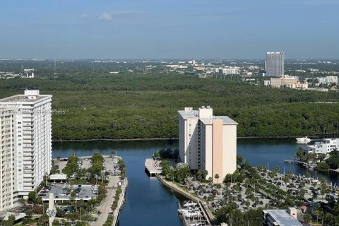 Condo in Sunny Isles Beach, Florida, 2 bedrooms  № 1962927 - photo 22