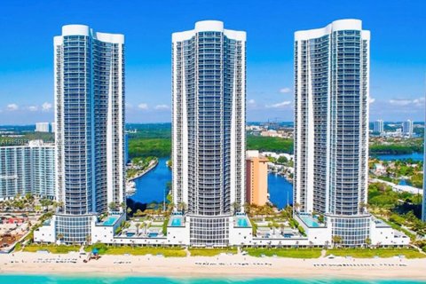 Condo in Sunny Isles Beach, Florida, 2 bedrooms  № 1962927
