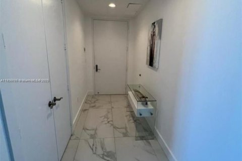 Condo in Sunny Isles Beach, Florida, 2 bedrooms  № 1962927 - photo 5