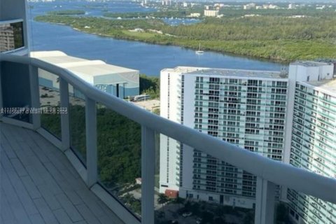 Condo in Sunny Isles Beach, Florida, 2 bedrooms  № 1962927 - photo 26