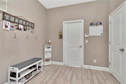 House in Tampa, Florida 4 bedrooms, 290.32 sq.m. № 1630377 - photo 21