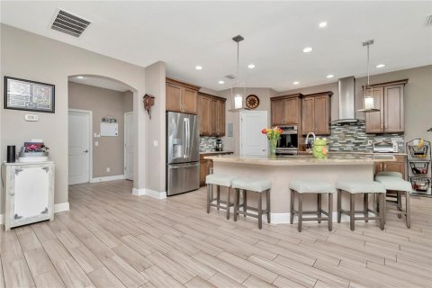House in Tampa, Florida 4 bedrooms, 290.32 sq.m. № 1630377 - photo 14