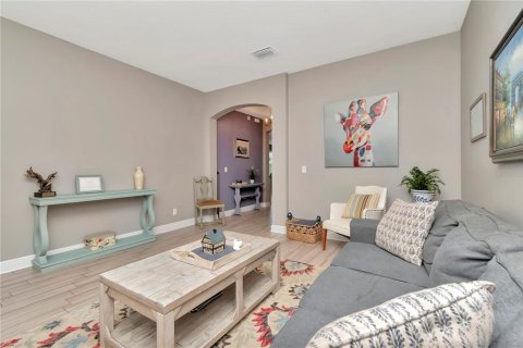 House in Tampa, Florida 4 bedrooms, 290.32 sq.m. № 1630377 - photo 5