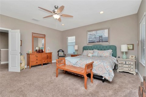 House in Tampa, Florida 4 bedrooms, 290.32 sq.m. № 1630377 - photo 23