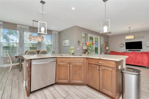House in Tampa, Florida 4 bedrooms, 290.32 sq.m. № 1630377 - photo 16