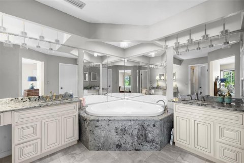 Villa ou maison à vendre à Tampa, Floride: 4 chambres, 261.89 m2 № 1911228 - photo 18