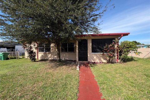 Villa ou maison à louer à Miami, Floride: 3 chambres, 165.27 m2 № 2397397 - photo 3